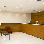Metro Apartment *