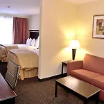 Hotel Travelodge By Wyndham Queens 3*