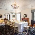 Roger Smith Hotel By Suiteness
