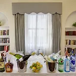 Roger Smith Hotel By Suiteness