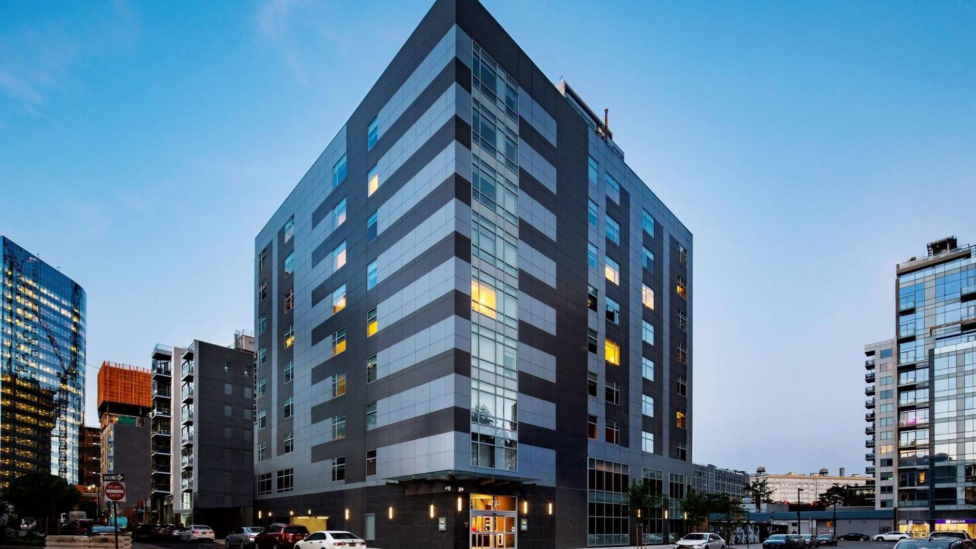 Hyatt Place Long Island Hotel 3*