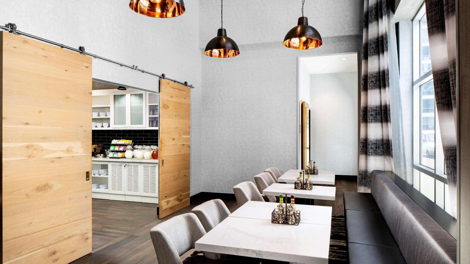Hyatt Place Long Island Hotel 3*