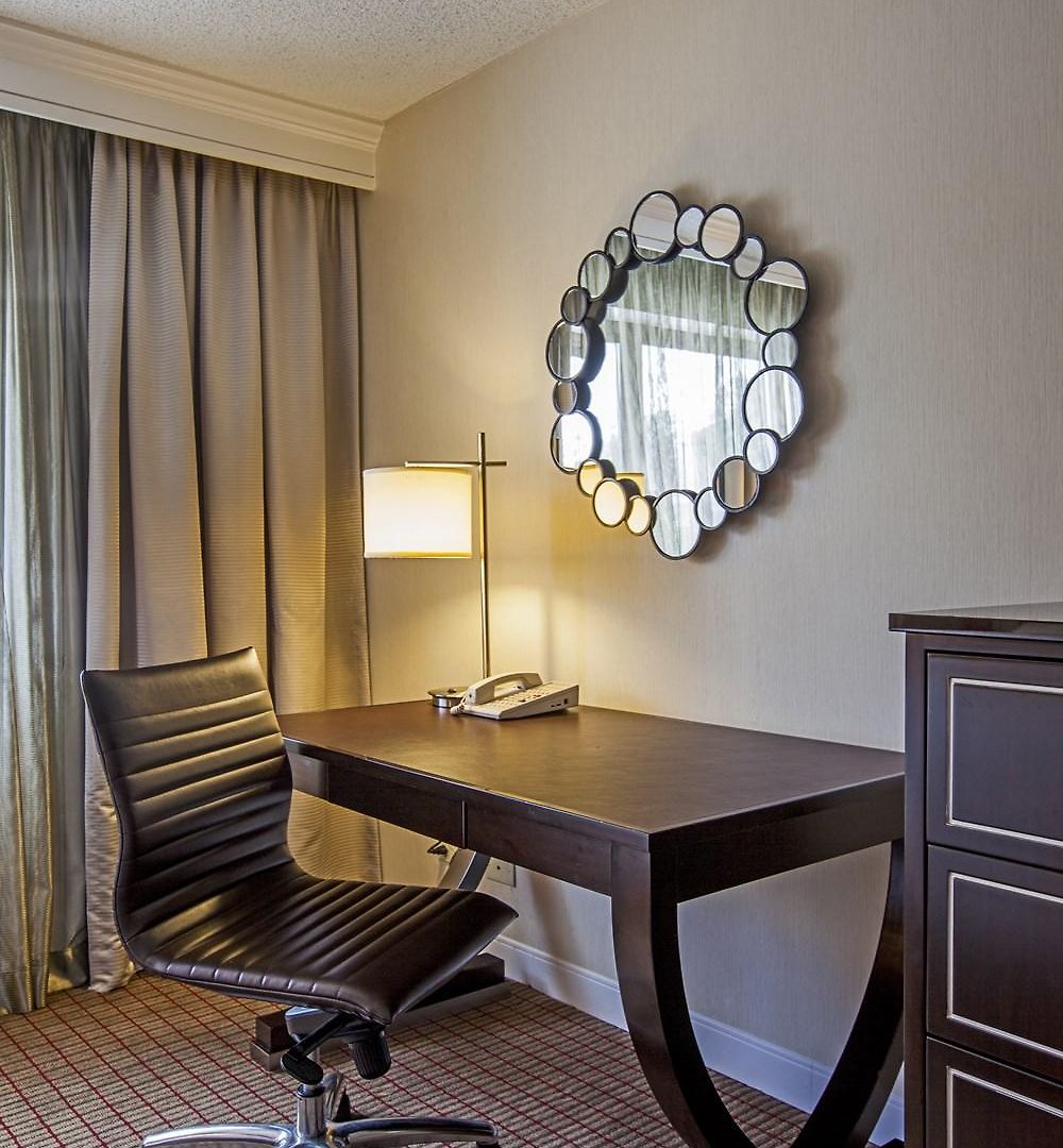 Doubletree By Hilton New York-laguardia 3*