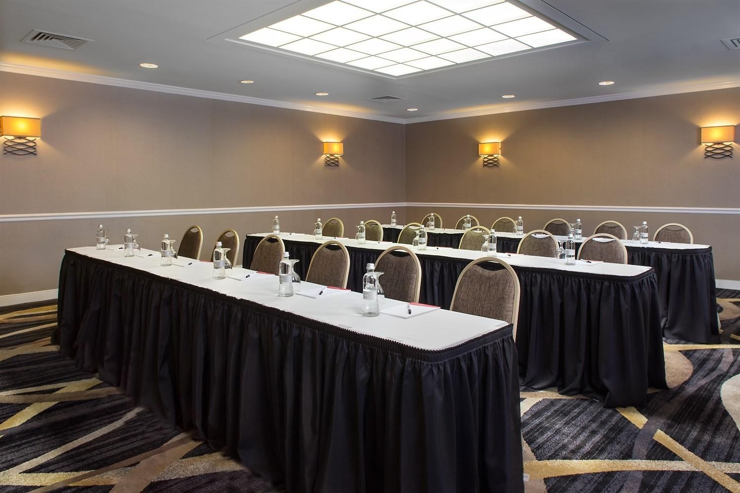 Hotel Doubletree By Hilton New York-laguardia 3*