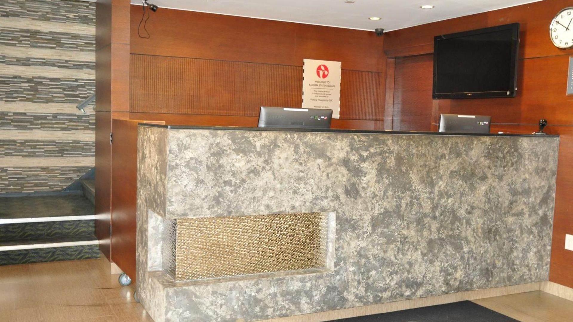 Ramada By Wyndham Staten Island Hotel 3*