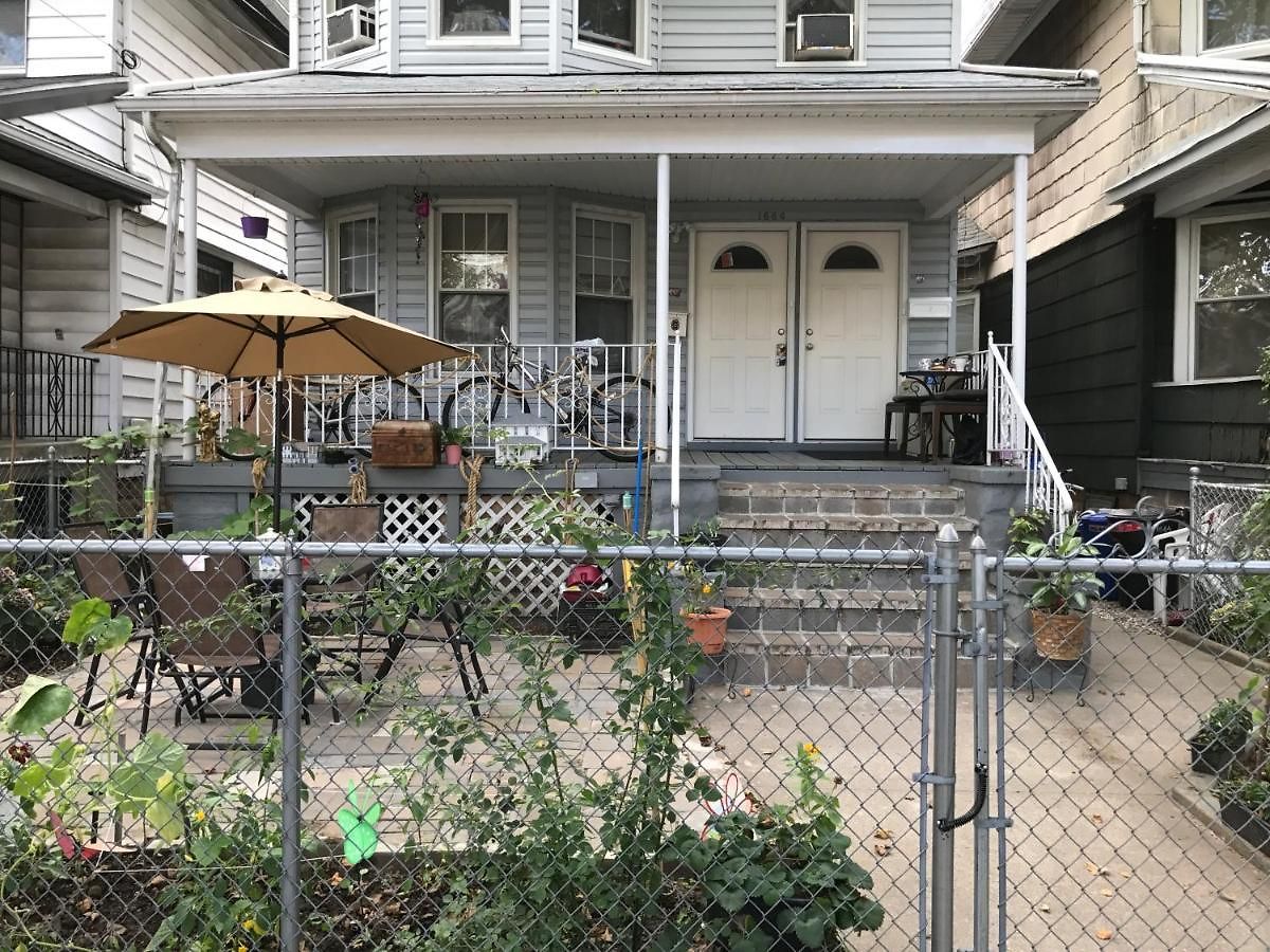 Classical American House 3 *