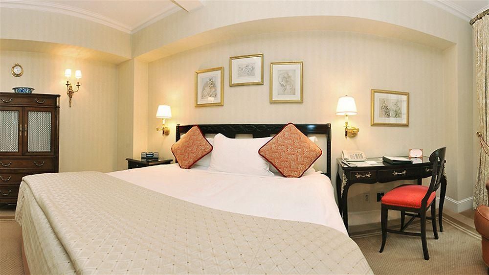 Plaza Athenee Hotel