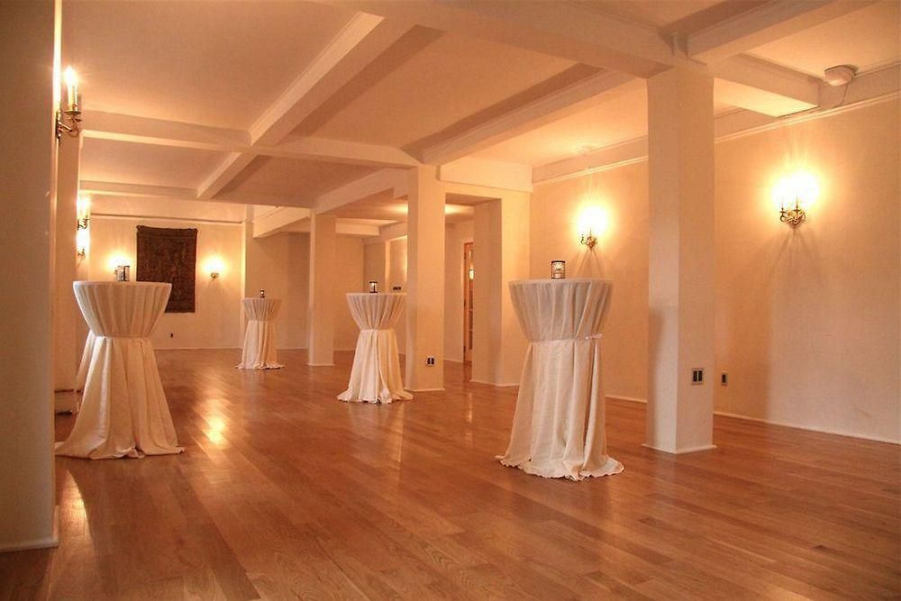 Roger Smith Hotel