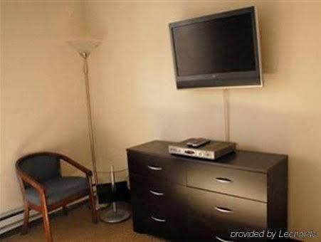 Metro Apartment *