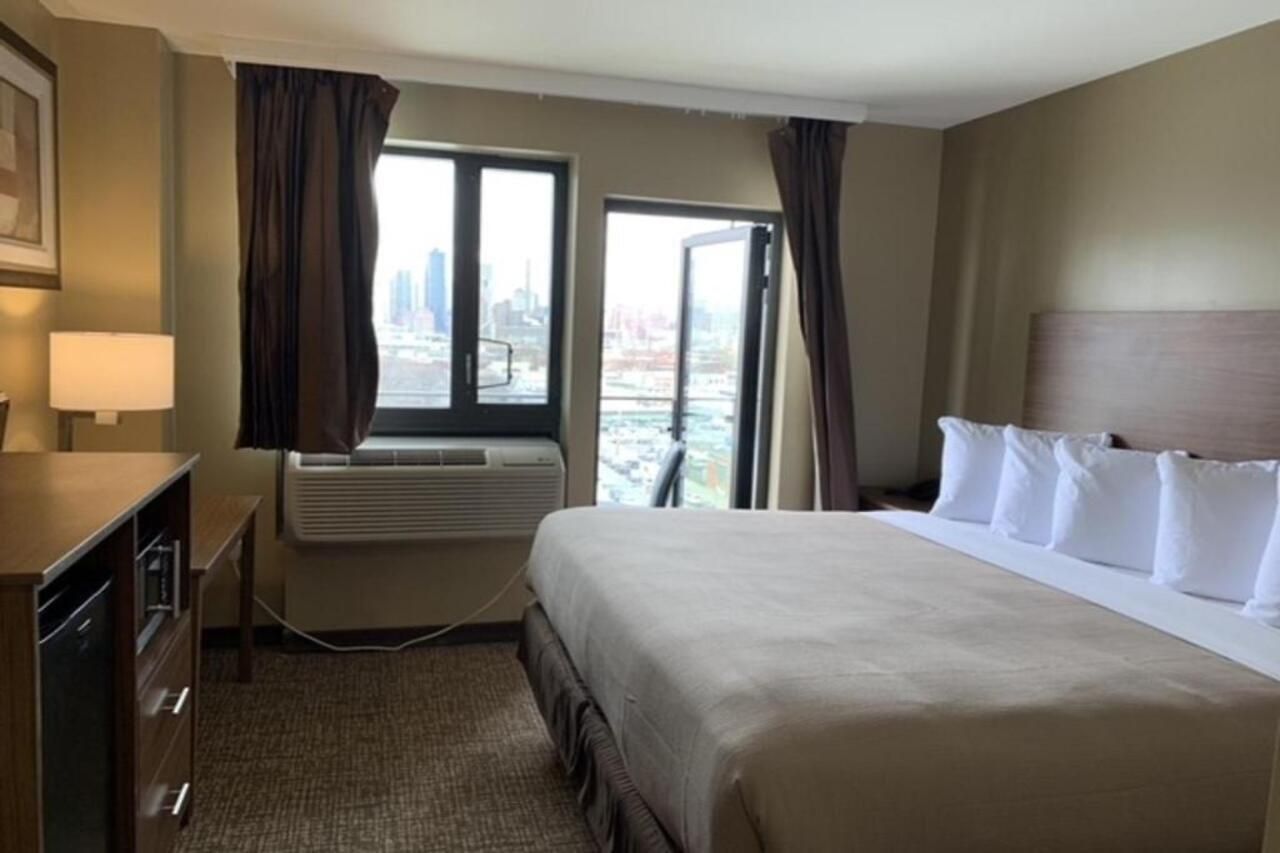 Astoria Delancy & Hotel