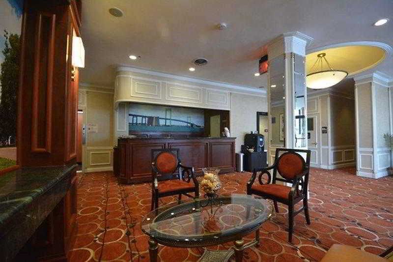 Western Queens Gold Coast Hotel
