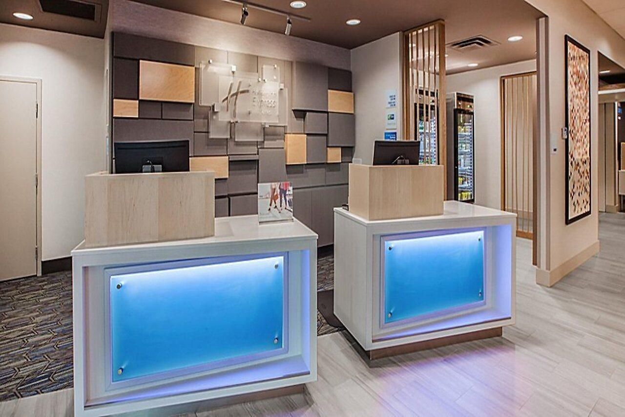 Express & Woodside Laguardia Airport Hotel New York