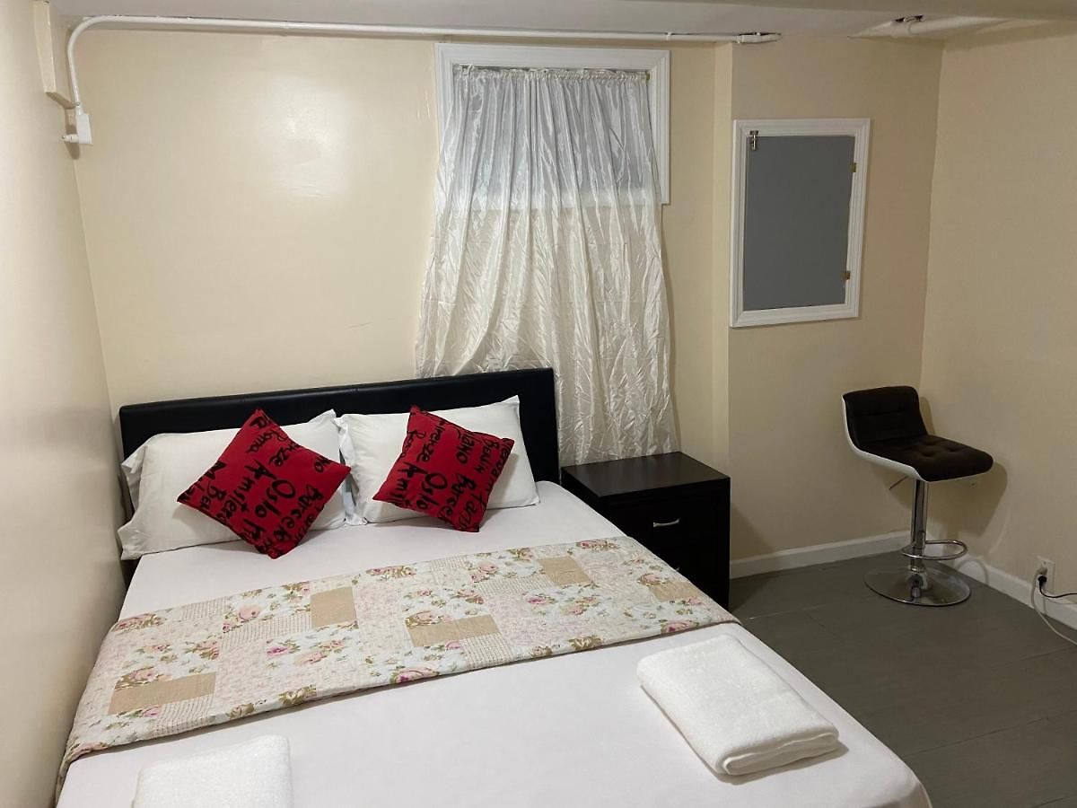 Guest house A Private In Queens New York