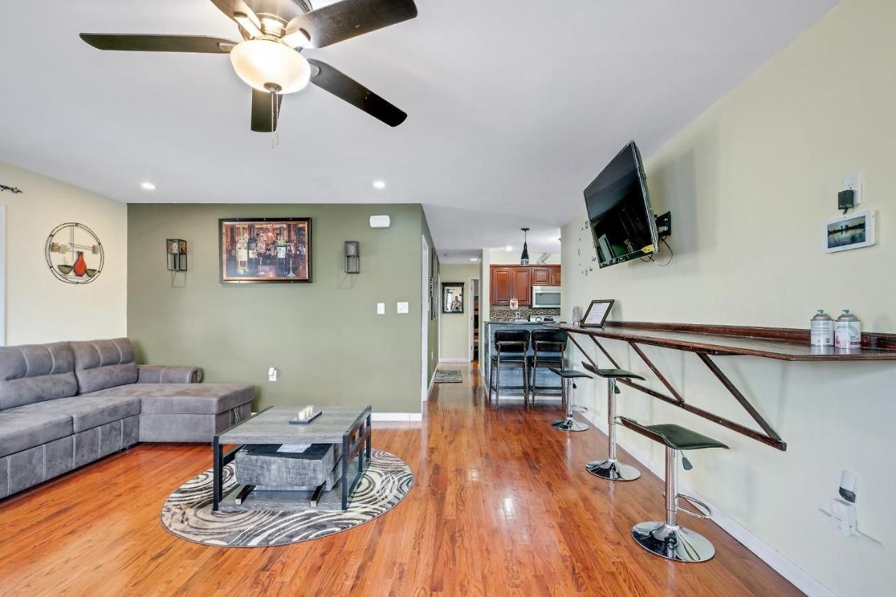 Modern Cozy 3br Just 10 Mins From Jfk! * New York