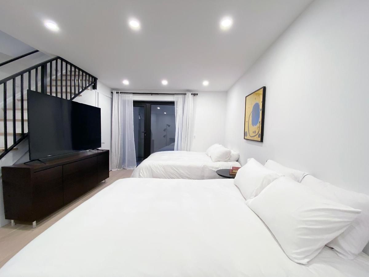 Private Garden Residence In Luxury Condominium