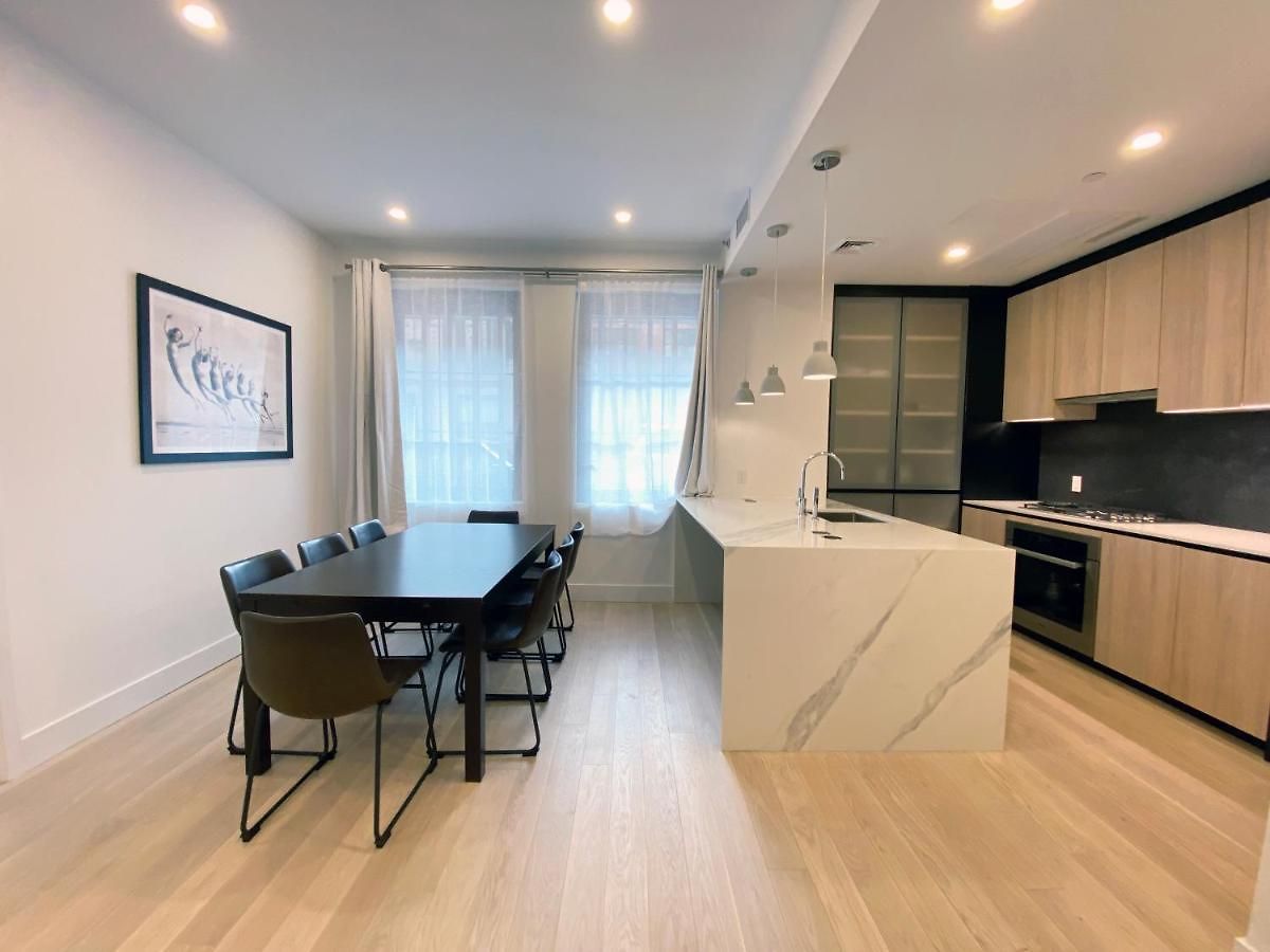 Private Garden Residence In Luxury Condominium Apartment *