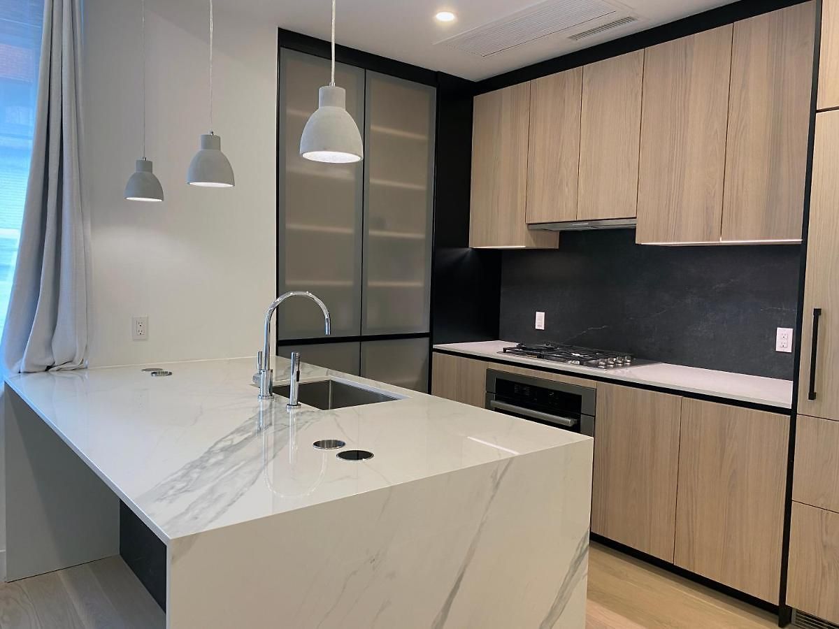 Private Garden Residence In Luxury Condominium Apartment *