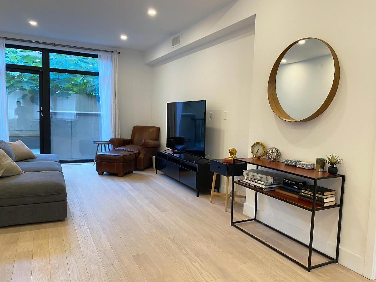 Private Garden Residence In Luxury Condominium Apartment New York