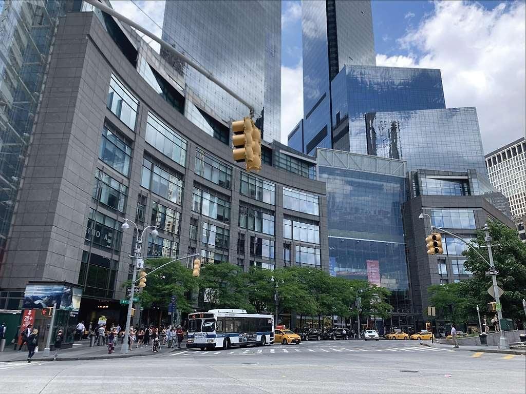 Square At Times Square