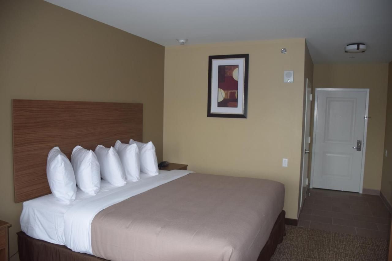 Astoria Delancy & Hotel 3*