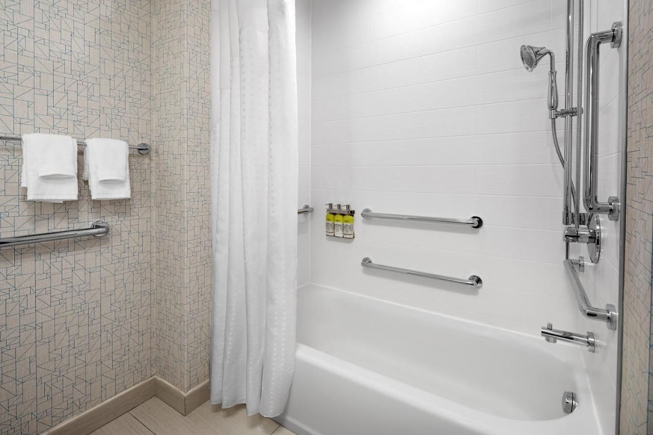 Hotel Express & Woodside Laguardia Airport 3*