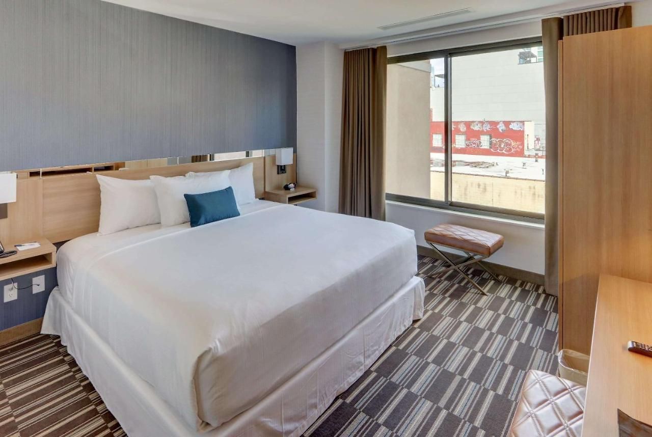 Microtel By Wyndham Long Island Hotel