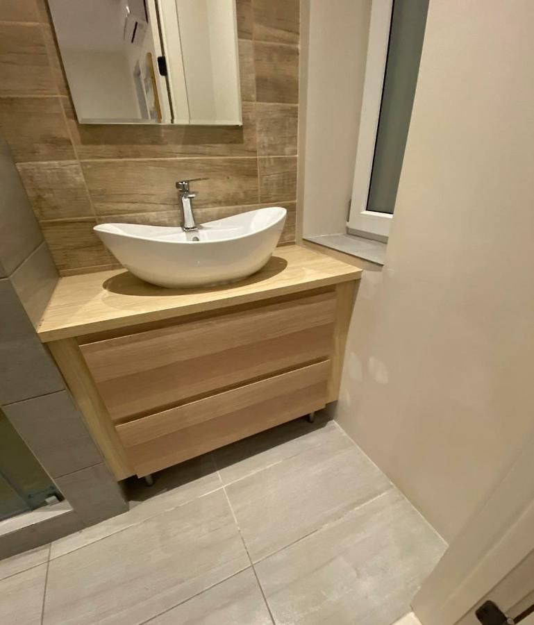Cozy Renovated With Its Own Bathroom In Brooklyn New York