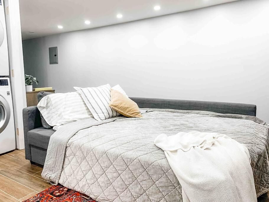 Luxury With Backyard + Close Transportation * New York