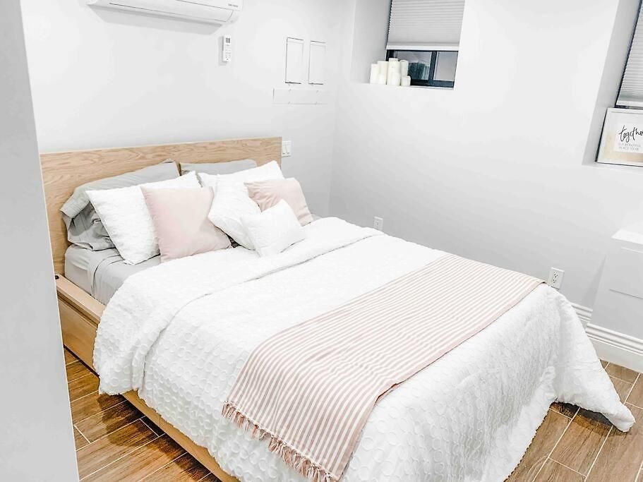 Apartment Luxury With Backyard + Close Transportation *