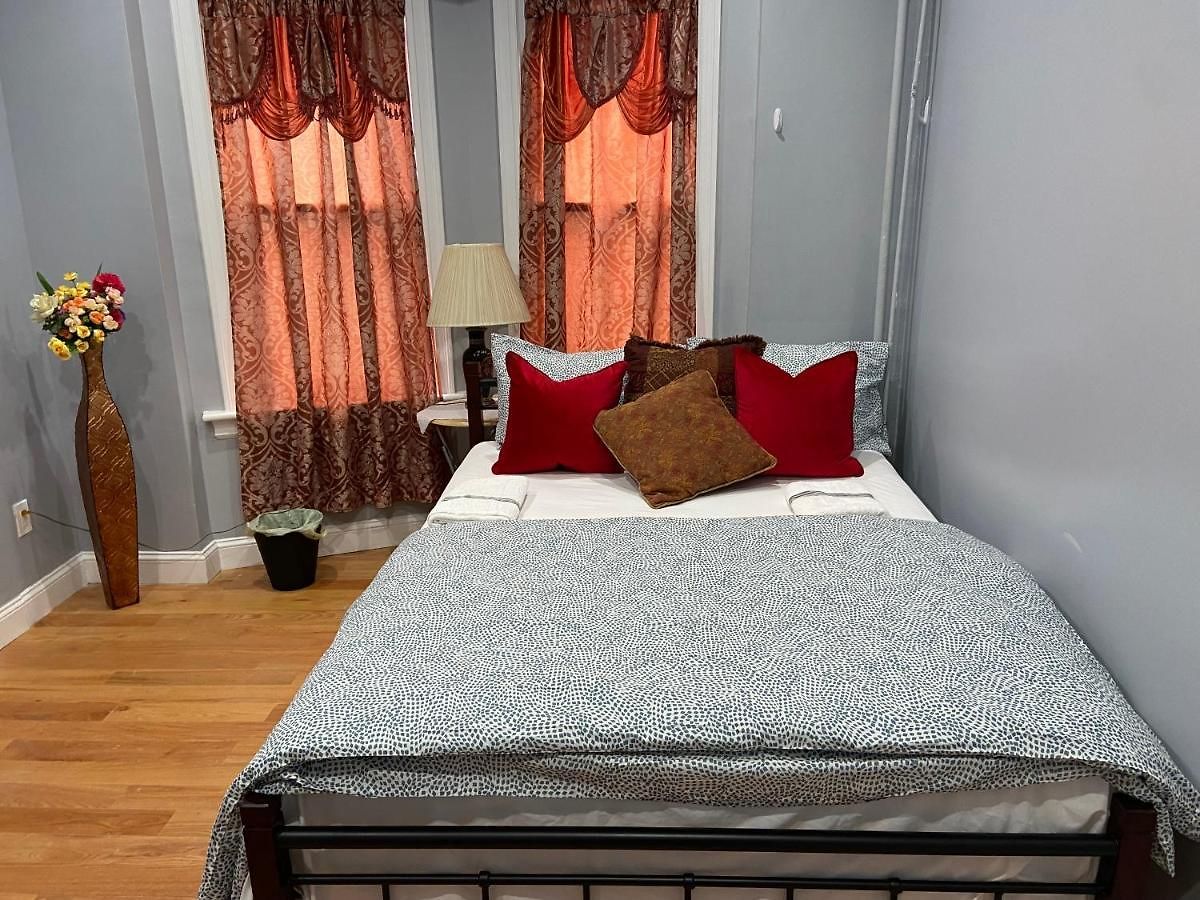 Guest house A Spacious In Queens New York
