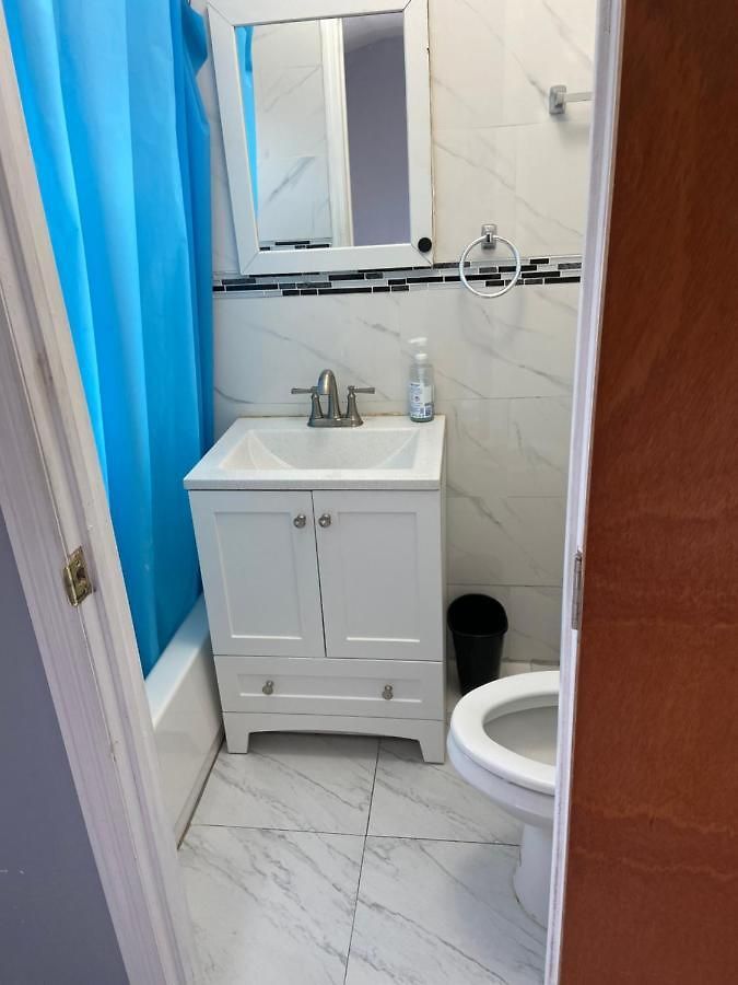 Guest house A Spacious In Queens New York