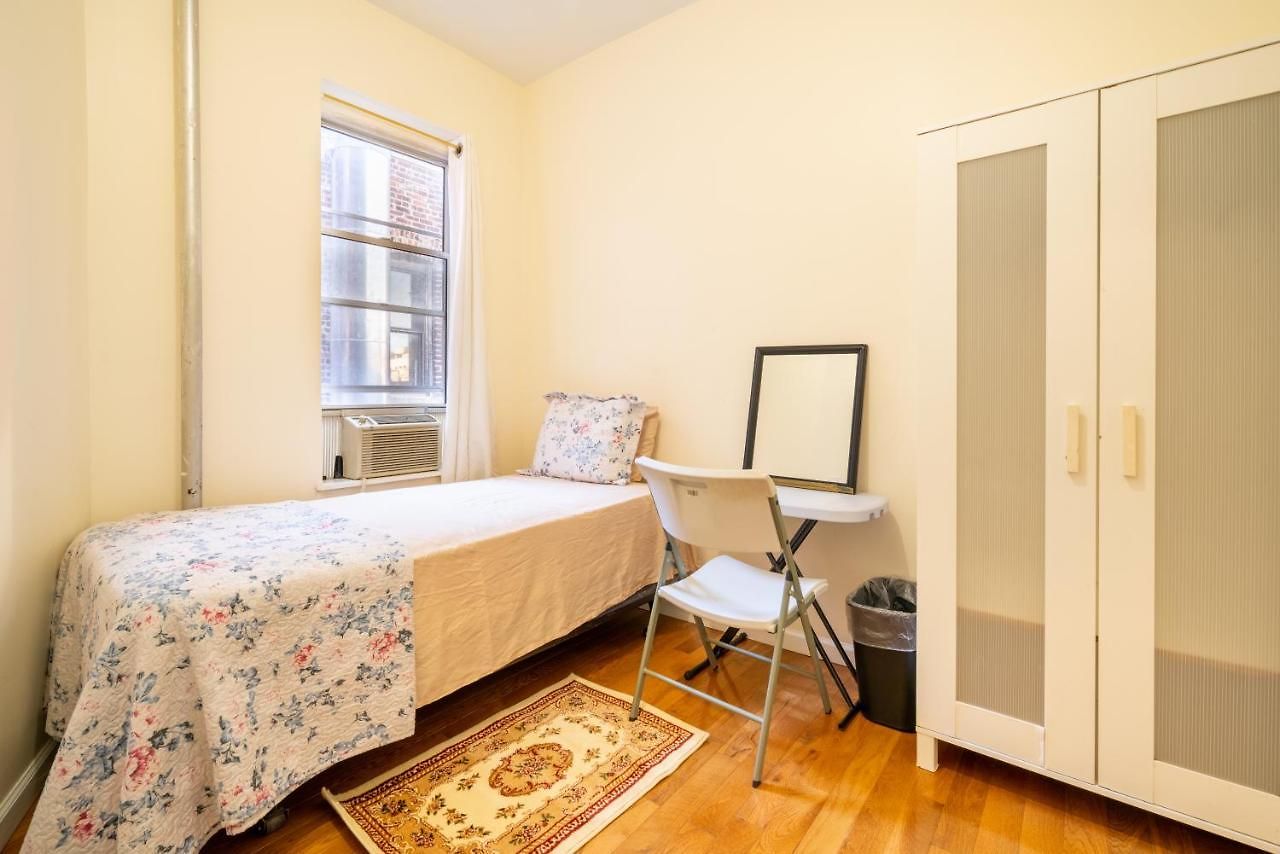Guest house Empire Blvd