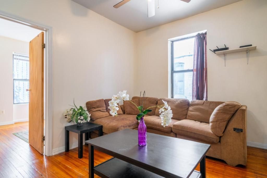Eastern Parkway Guest house 2*