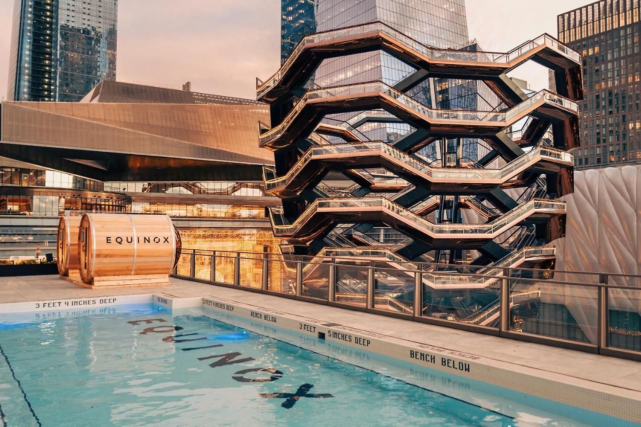 Equinox Hotel 5*