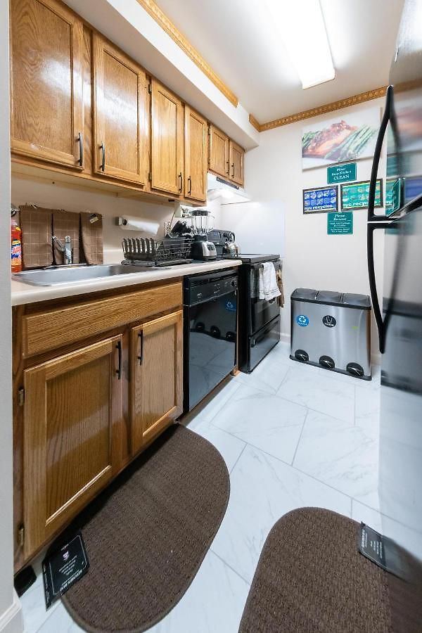 Two-bedroom Serviced Apartment: High-speed Wi-fi & Bi-monthly Housekeeping Apartment