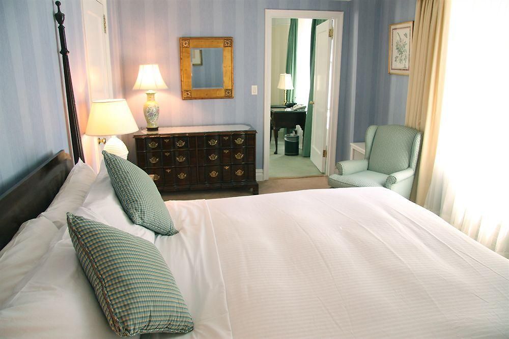 Roger Smith Hotel