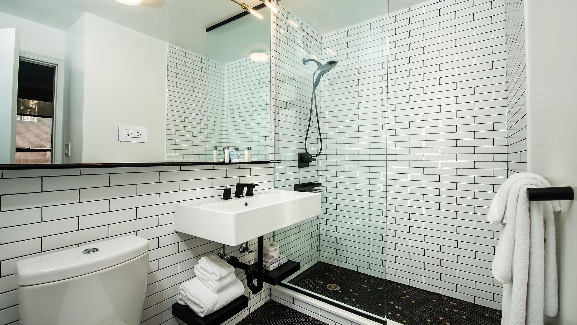 Hotel The @ 3*