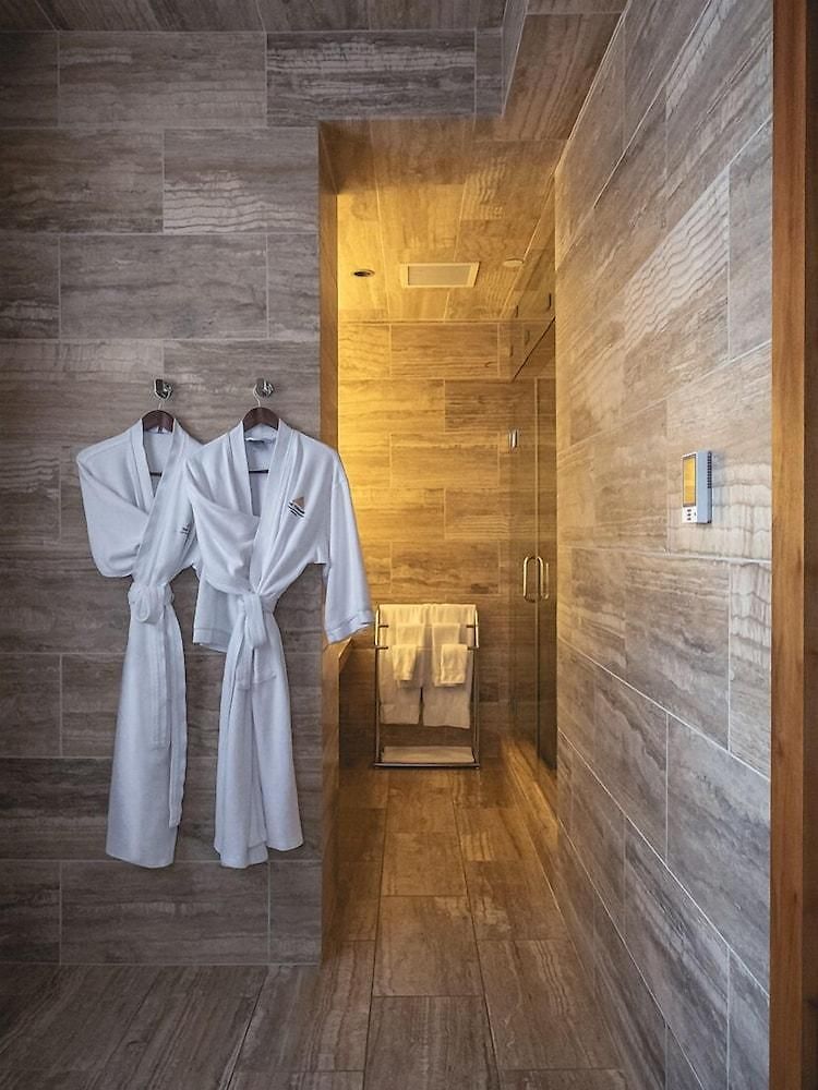 Lexington Plaza 4*