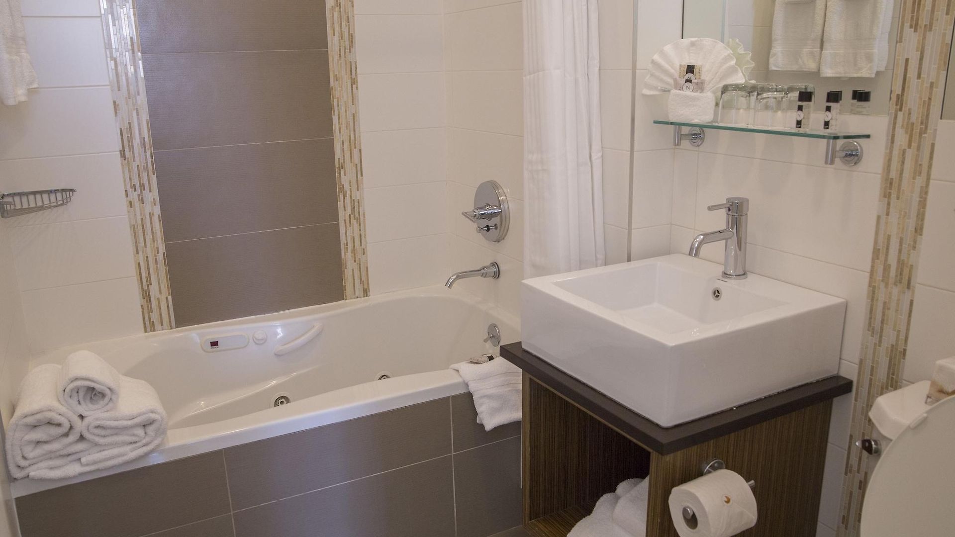 Hotel Aura Brooklyn