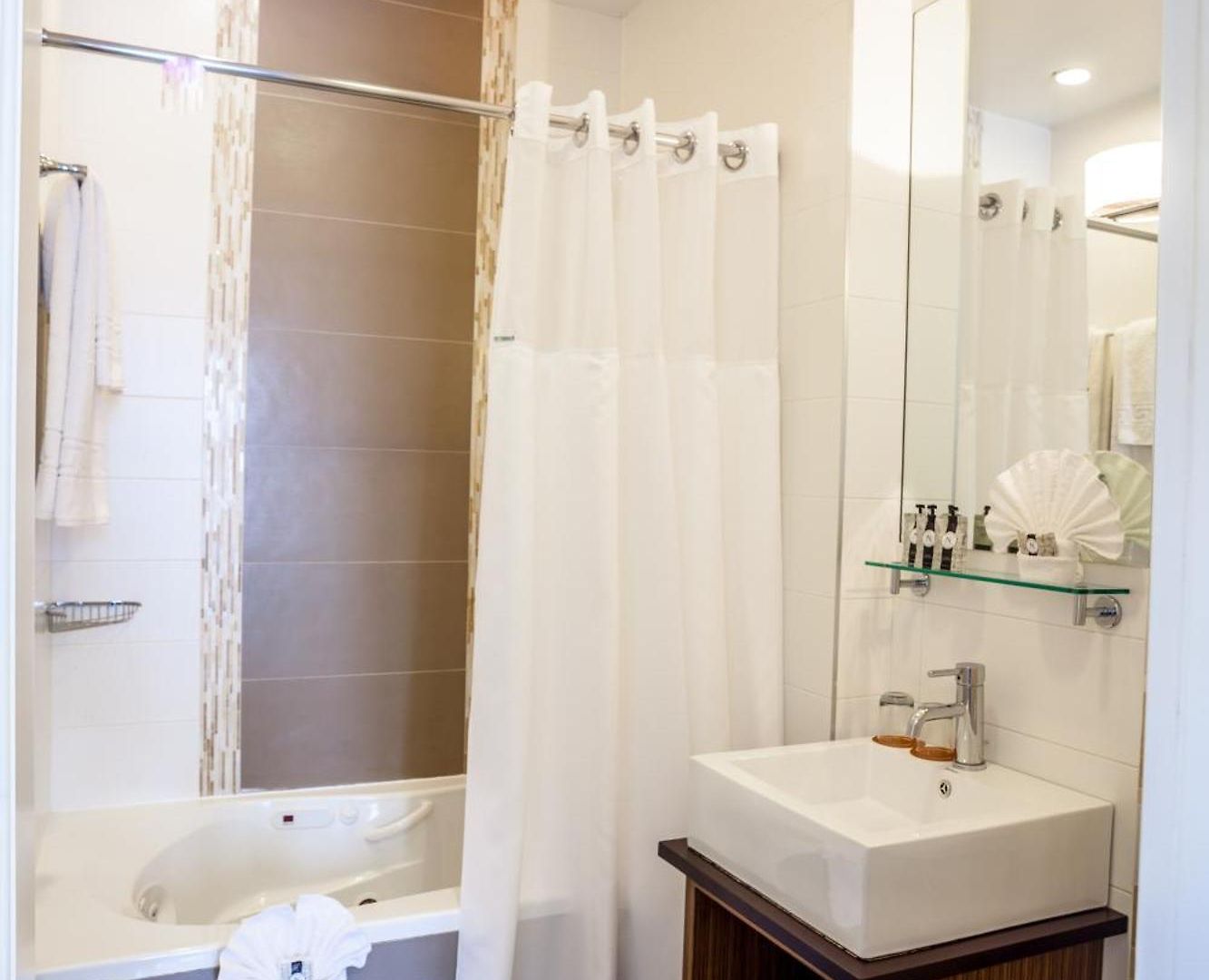 Aura Brooklyn Hotel 4*