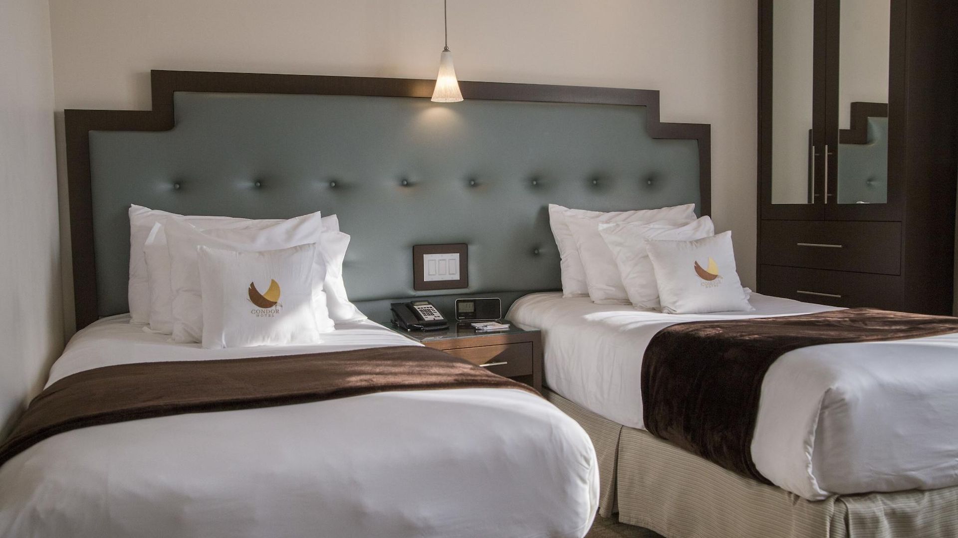 Hotel Aura Brooklyn 4*