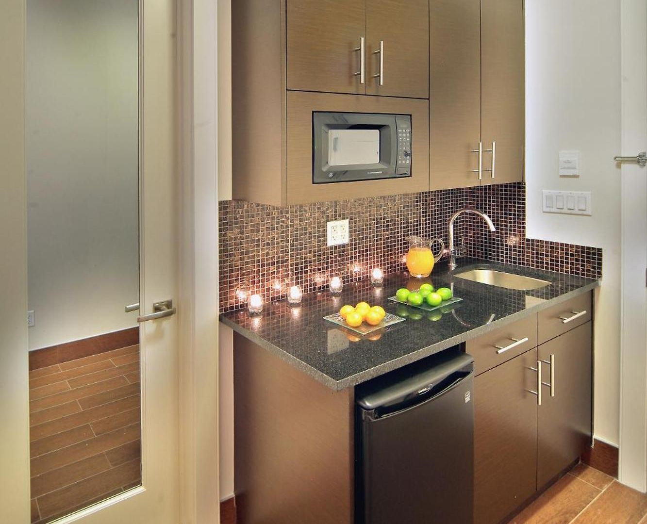Hotel Aura Brooklyn 4*