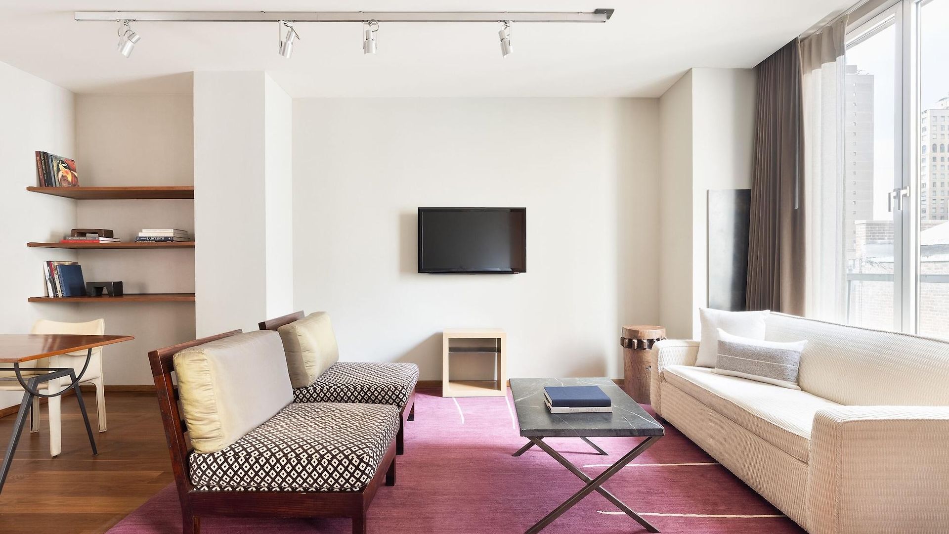 Hotel Chambers 4*