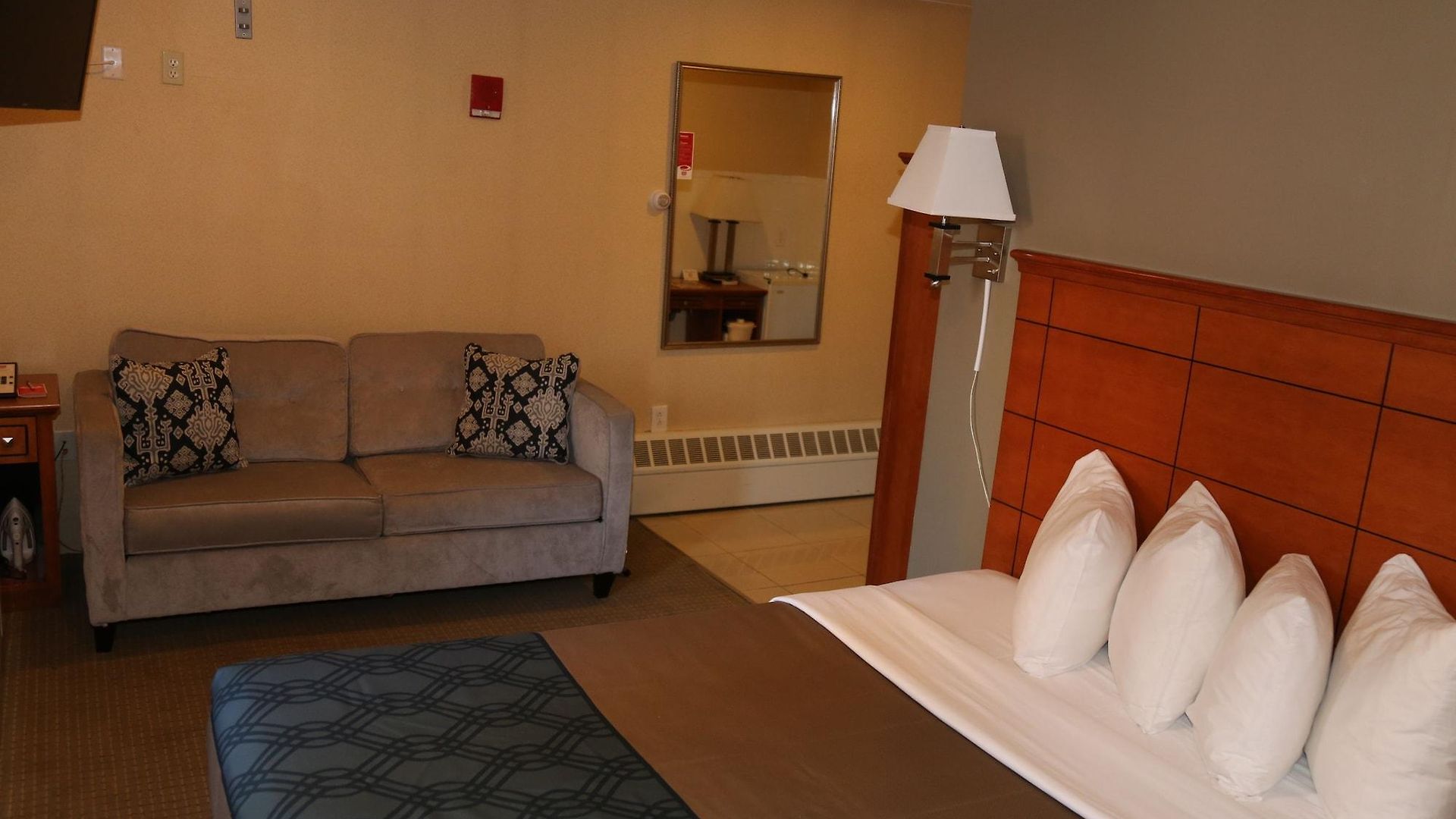 Econo Times Square Hotel