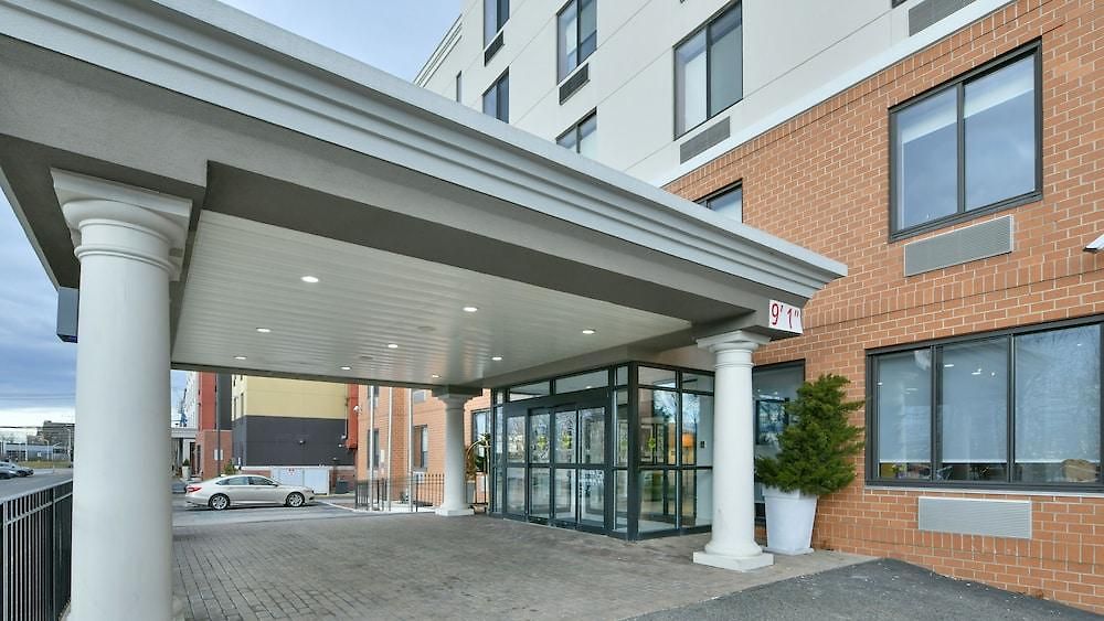 Hotel Country & By Radisson, Staten Island
