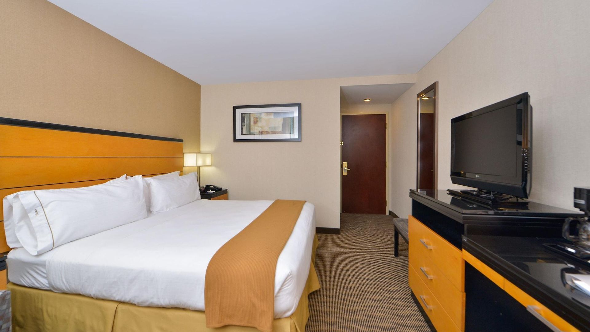 Hotel Express Kennedy Airport, An Ihg 3*