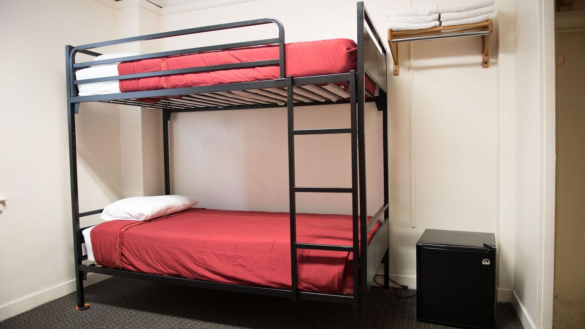 Flushing Ymca Hostel *