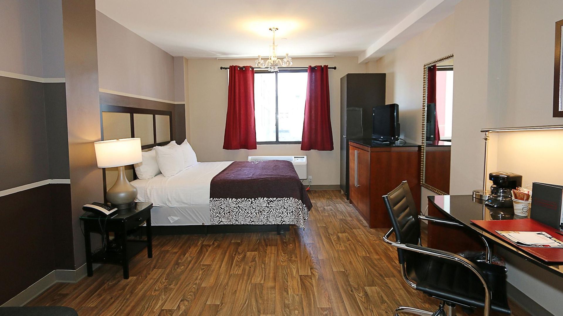 Vetiver / Manhattan Skyline Hotel 3*