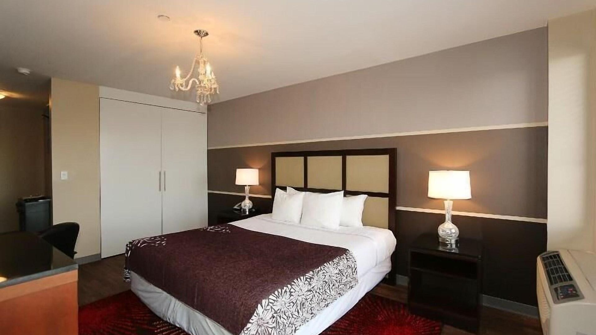 Vetiver / Manhattan Skyline Hotel