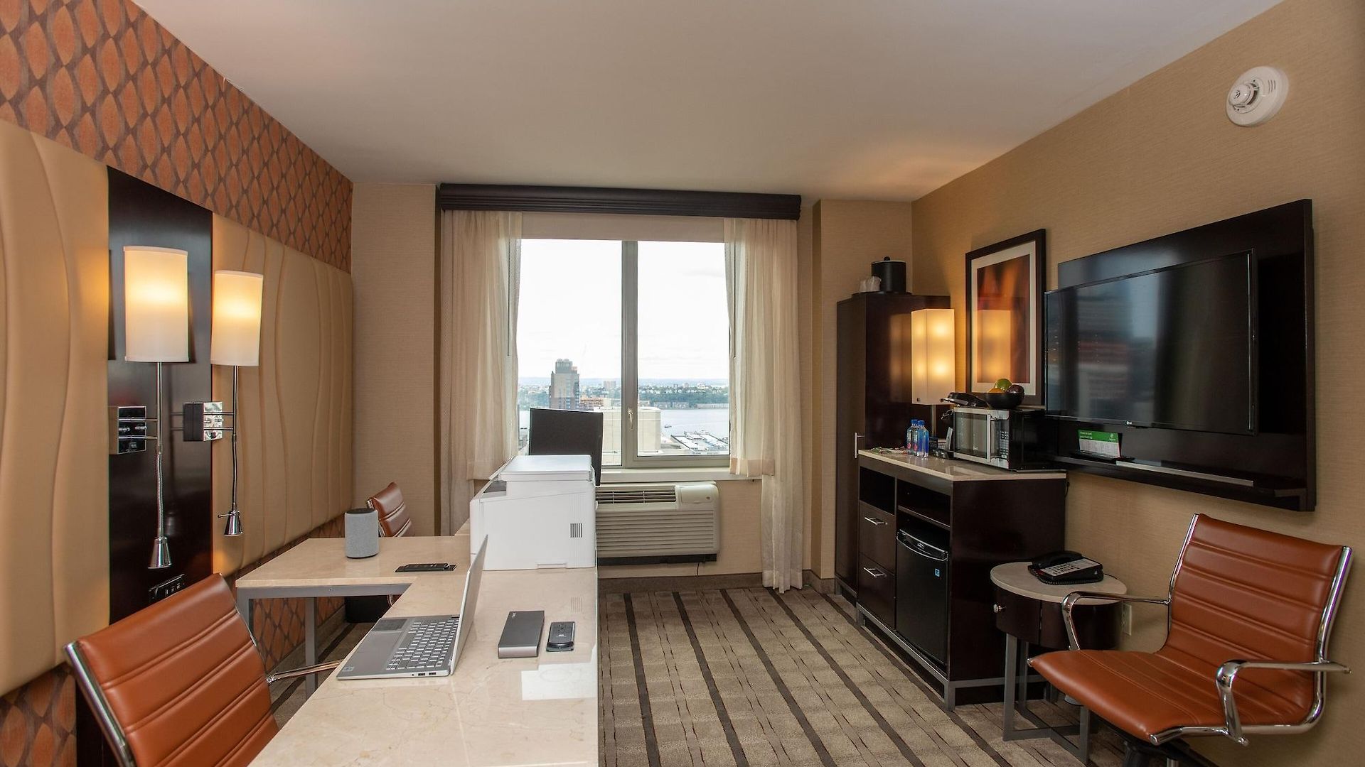 - Times Square By Ihg Hotel